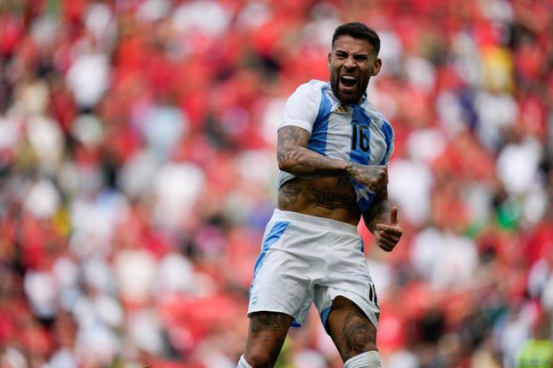 Nicolás Otamendi se raduje z gólu Nicolás Otamendi se raduje z gólu