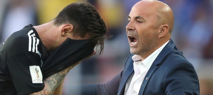 Trenér argentinské fotbalové reprezentace Jorge Sampaoli se zastal kapitána národního týmu a největší hvězdy Lionela Messiho