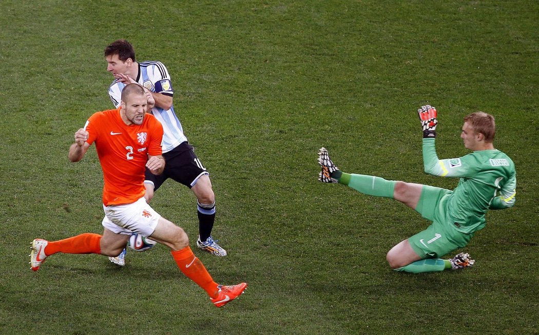 Jasper Cillessen výborně četl hru a několik ošemetných situací vyřešil dobrým vyběhnutím