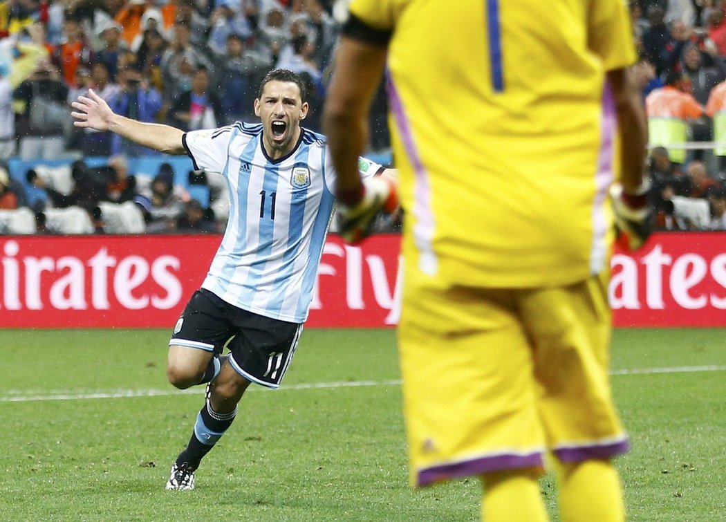 Maxi Rodriguez právě poslal Argentinu do finále MS proti Německu