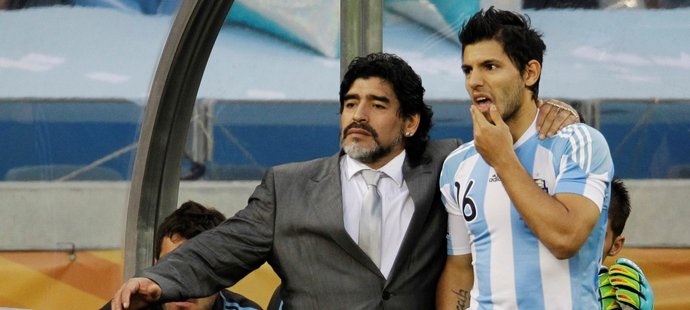 Sergio Agüero s Diegem Maradonou měli mnohem více společného než jen fotbal. S jeho dcerou Gianninou mu krachlo manželství…