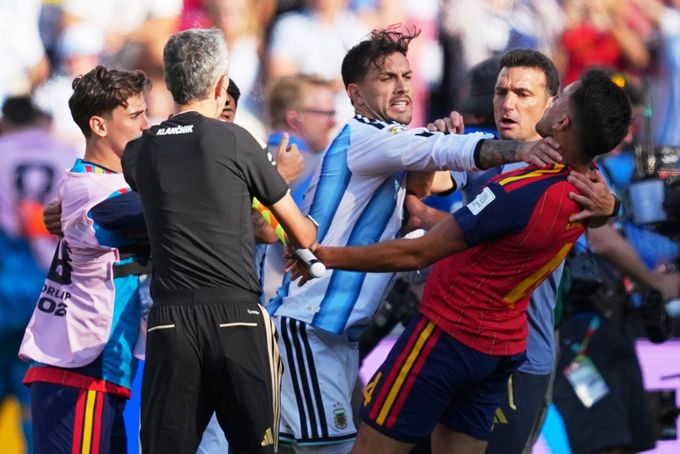 Scaloni měl najít odvahu a Messiho vystřídat! Paredesovi přeskočilo, choval se jako Bořil Scaloni měl najít odvahu a Messiho vystřídat! Paredesovi přeskočilo, choval se jako Bořil