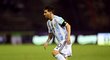 Lionel Messi v utkání Argentiny s Venezuelou, kde byl ošklivě faulován