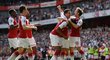 Radost hráčů Arsenalu po brance do sítě West Hamu