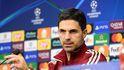 Trenér Mikel Arteta na tiskové konferenci Arsenalu