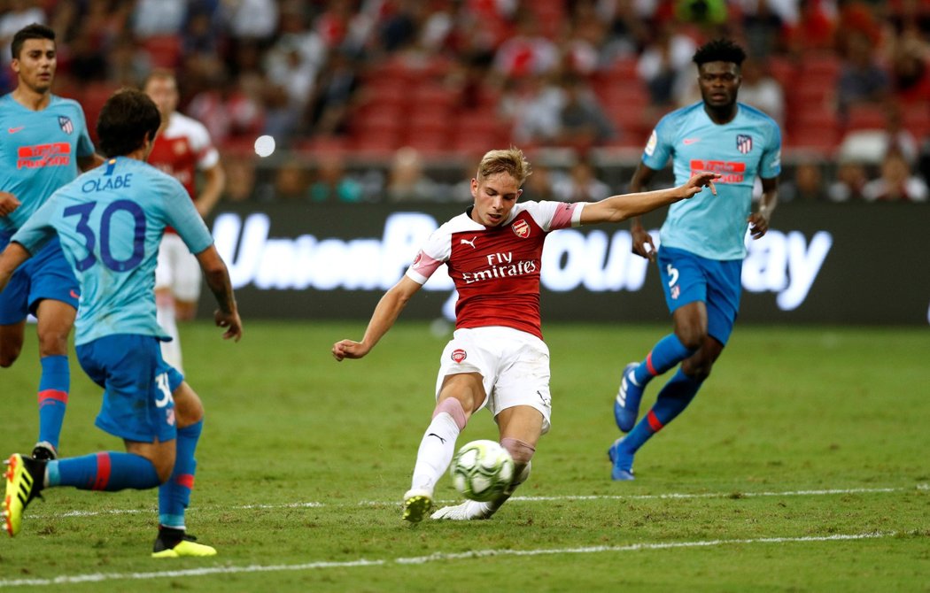 Emile Smith-Rowe střílí svůj první gól v áčku Arsenalu