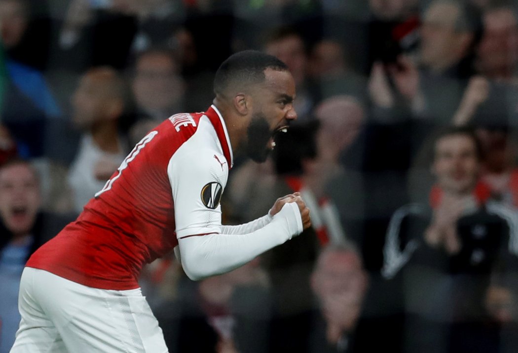 Francouzský útočník Arsenalu Alexandre Lacazette slaví branku do sítě Atlétika Madrid