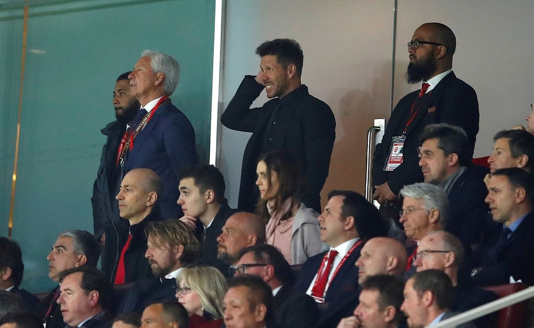 Diego Simeone musel utkání Arsenalu s Atlétikem sledovat z tribuny