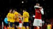 Zklamání Arsenalu po remíze 1:1 s Atlétikem Madrid v úvodním semifinále Evropské ligy
