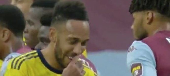 Pierre-Emerick Aubameyang se zasmál vtipu Tyrona Mingse...