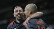 Hvězdy Bayernu Mnichov Franck Ribéry a Arjen Robben v utkání s Arsenalem