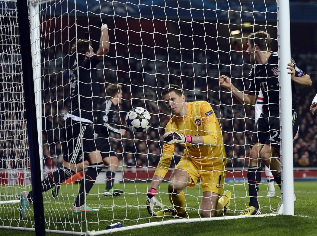 Bayern potřetí překonává obranu Arsenalu. Bayern vyhrál na půdě Arsenalu v Lize mistrů 3:1