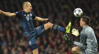VIDEO: Penalta a červená. Arsenal proti Bayernu srazil ostrý faul