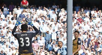 SESTŘIHY: Čech dostal od City dva góly, Spurs padli a Leicester vyhrál