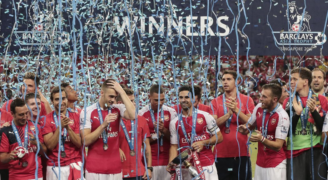Fotbalisté Arsenalu ve finále přípravného turnaje v Singapuru vyhráli nad Evertonem 3:1. Za vítěze premiérově chytal i Petr Čech.