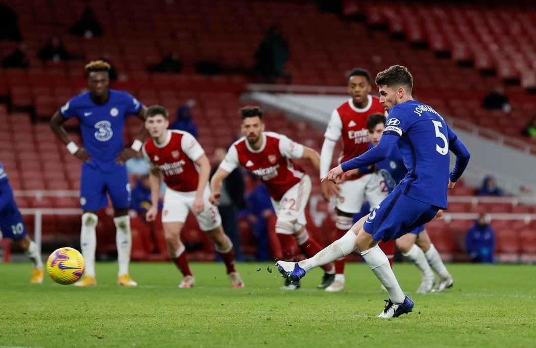 Arsenal se po sedmi zápasech dočkal výhry. A rovnou v derby s Chelsea