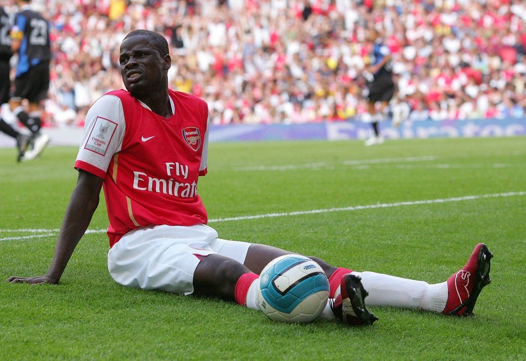 Emmanuel Ebou v době, kdy působil v Arsenalu a jeho život byl v pořádku