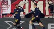 Hráči Arsenalu se radují z branky v utkání proti Olympiakosu v Evropské lize