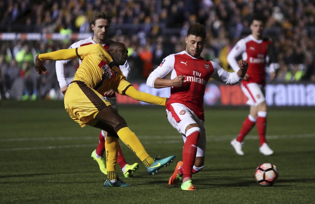 ALex Oxlade-Chamberlain z Arsenalu v zápase FA Cupu proti Suttonu