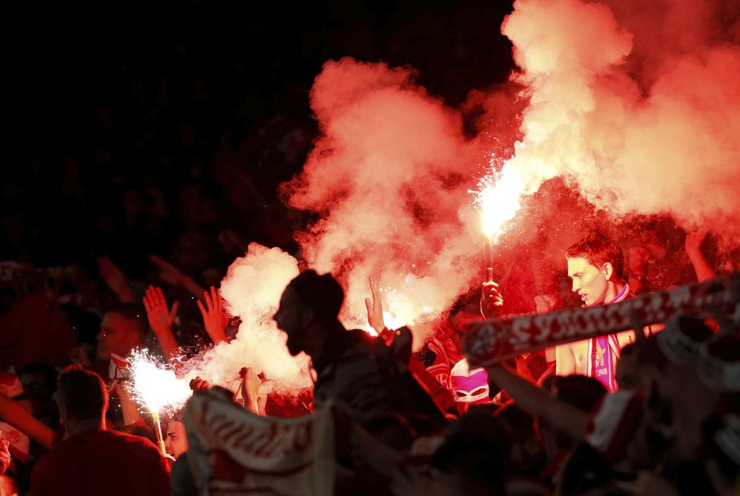 Fanoušci Kolína během utkání Evropské ligy na stadionu Arsenalu