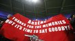 Arséne díky za vzpomínky, ale je čas říct sbohem. Fanoušci Arsenalu vyzývají kouče Wengera k odchodu při zápase s Hullem