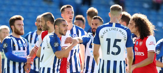 Rozmíška v závěru zápasu Arsenalu na hřišti Brightonu