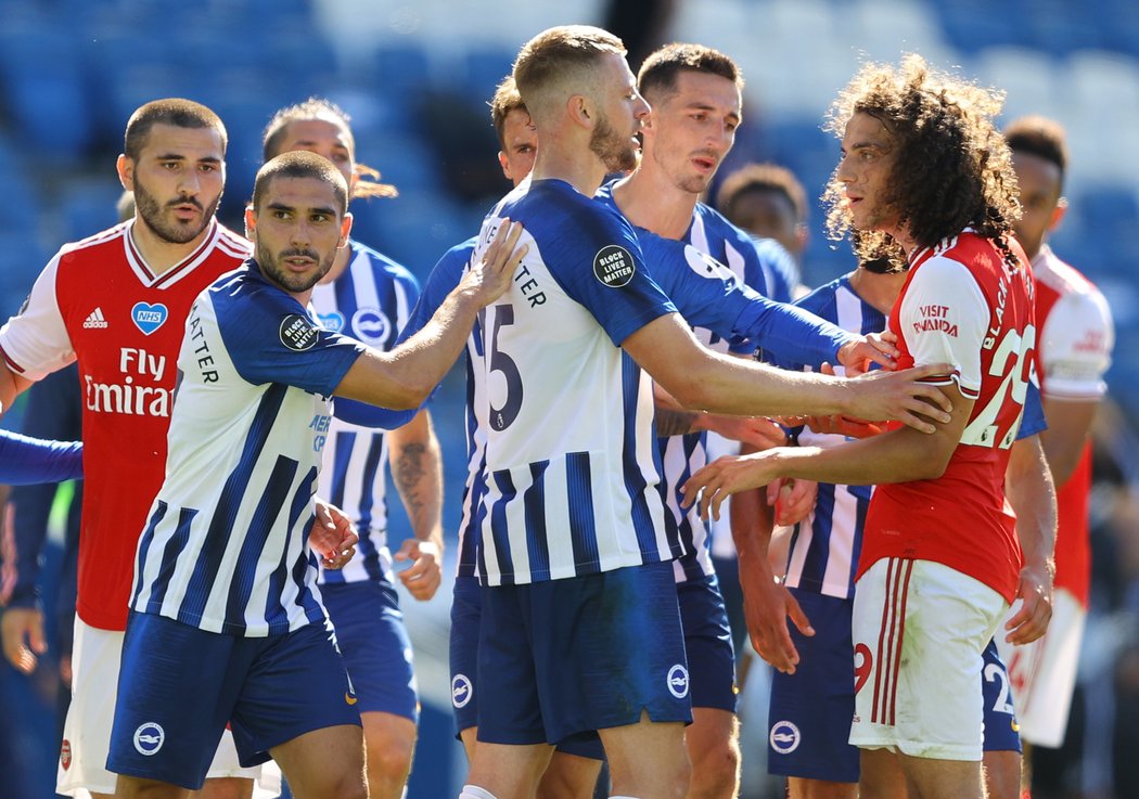 Rozmíška v závěru zápasu Arsenalu na hřišti Brightonu