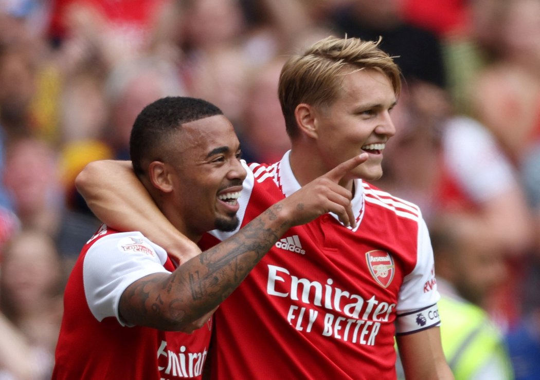 Gabriel Jesus a Martin Odegaard v dresu Arsenalu