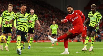 SESTŘIHY: West Ham porazil United. Liverpool - Arsenal 1:1, Gunners v čele