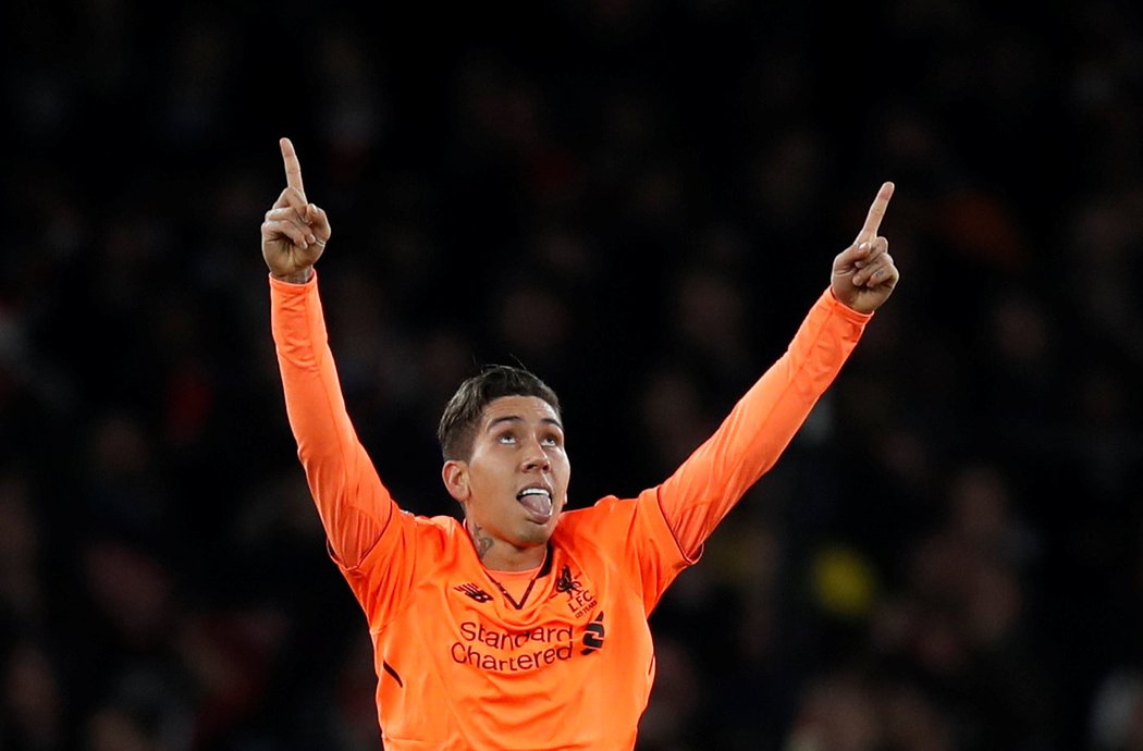 Roberto Firmino slavící branku do sítě Arsenalu