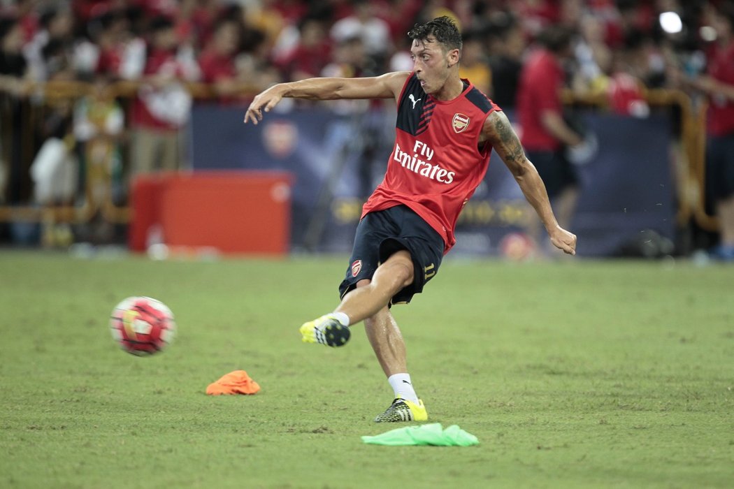 Mesut Özil na tréninku Arsenalu.
