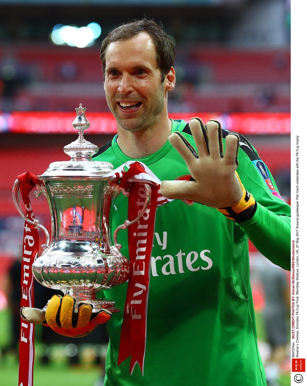 Petr Čech slavil s Arsenalem zisk FA Cupu.