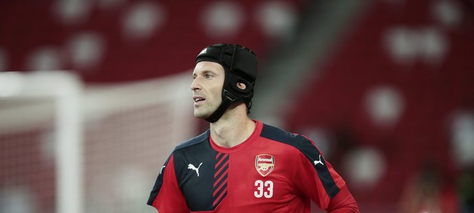 Brankář Petr Čech na tréninku v Singapuru.