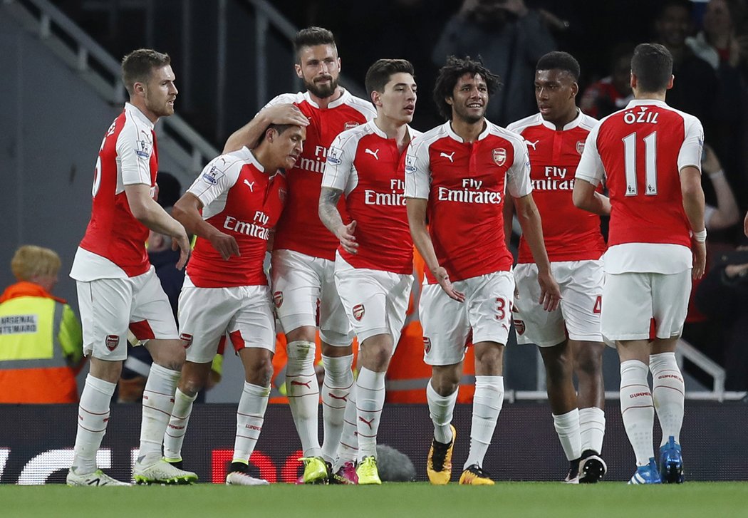 Fotbalisté Arsenalu s Petrem Čechem v brance porazili v utkání 30. kola anglické ligy West Bromwich 2:0