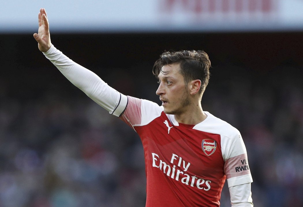 Záložník Arsenalu Mesut Özil během utkání proti Burnley