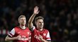 Záložník Arsenalu Aaron Ramsey slaví gól proti Liverpoolu