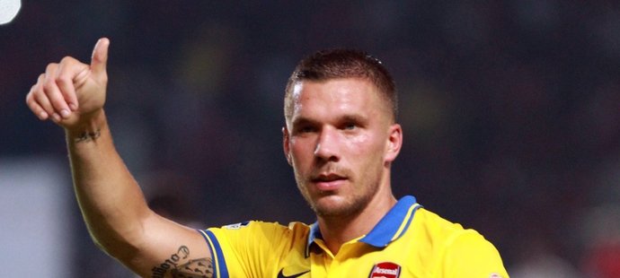 Jedničku už Lukas Podolski fandům Arsenalu neukáže, na tři roky se upsal Galatasaray