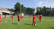 Drew Tyler z Arsenal Soccer School trénoval děti z fotbalové školy Petra Čecha