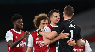 Arsenal vyhrál bitvu o sever Londýna, Leicester deklasoval Sheffield