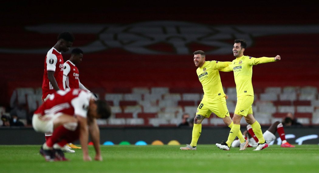 Fotbalisté Arsenalu vypadli v semifinále Evropské ligy s Villarrealem a hrozí jim, že v příští sezoně si nezahrají evropské poháry