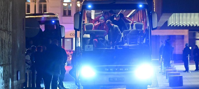 Autobus s fotbalisty Arenalu v Praze