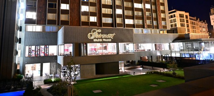 Hráči Arsenalu jsou ubytovaní v hotelu Fairmont Golden Prague