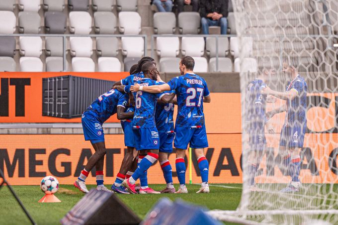 SESTŘIHY: Hradec - Artis 2:4. Další prohra Baníku, Jablonec porazil Zbrojovku, slaví i Plzeň SESTŘIHY: Hradec - Artis 2:4. Další prohra Baníku, Jablonec porazil Zbrojovku, slaví i Plzeň