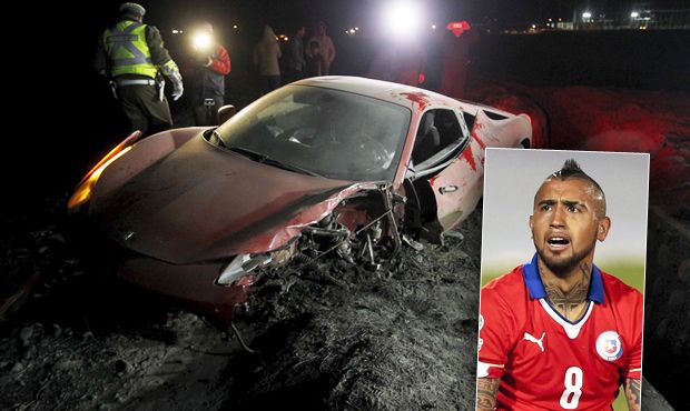 Chilská hvězda Arturo Vidal rozmlátil své Ferrari, když jel s manželkou z kasina. Podle policie byl pod vlivem alkoholu Chilská hvězda Arturo Vidal rozmlátil své Ferrari, když jel s manželkou z kasina. Podle policie byl pod vlivem alkoholu