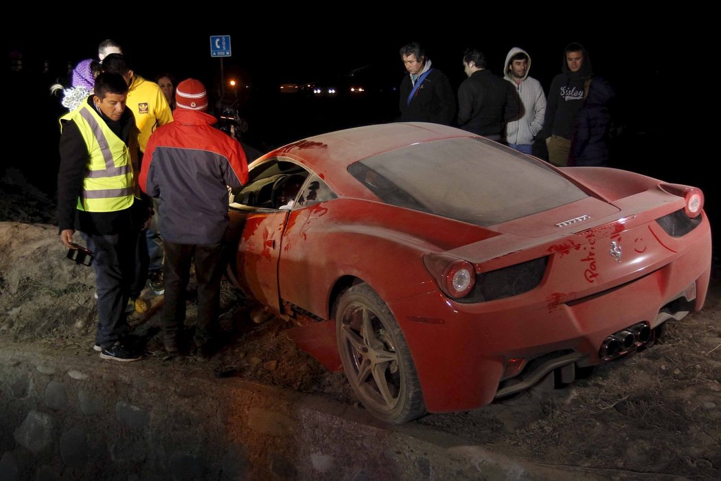 Policie u nehody chilského reprezentanta Artura Vidala, který si ve volnu při Copě Américe vyrazil s manželkou do kasina. Řídil prý pod vlivem alkoholu...