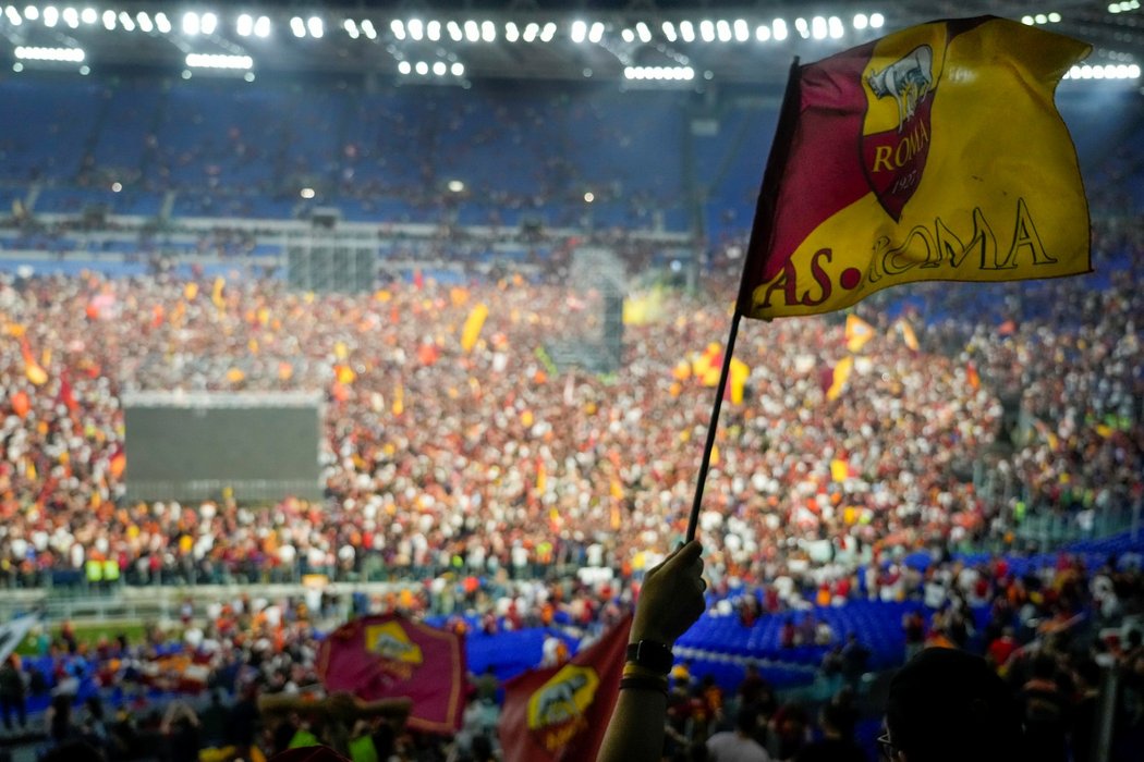 Fanoušci AS Řím po výhře v Konferenční lize zaplnili Olympijský stadion