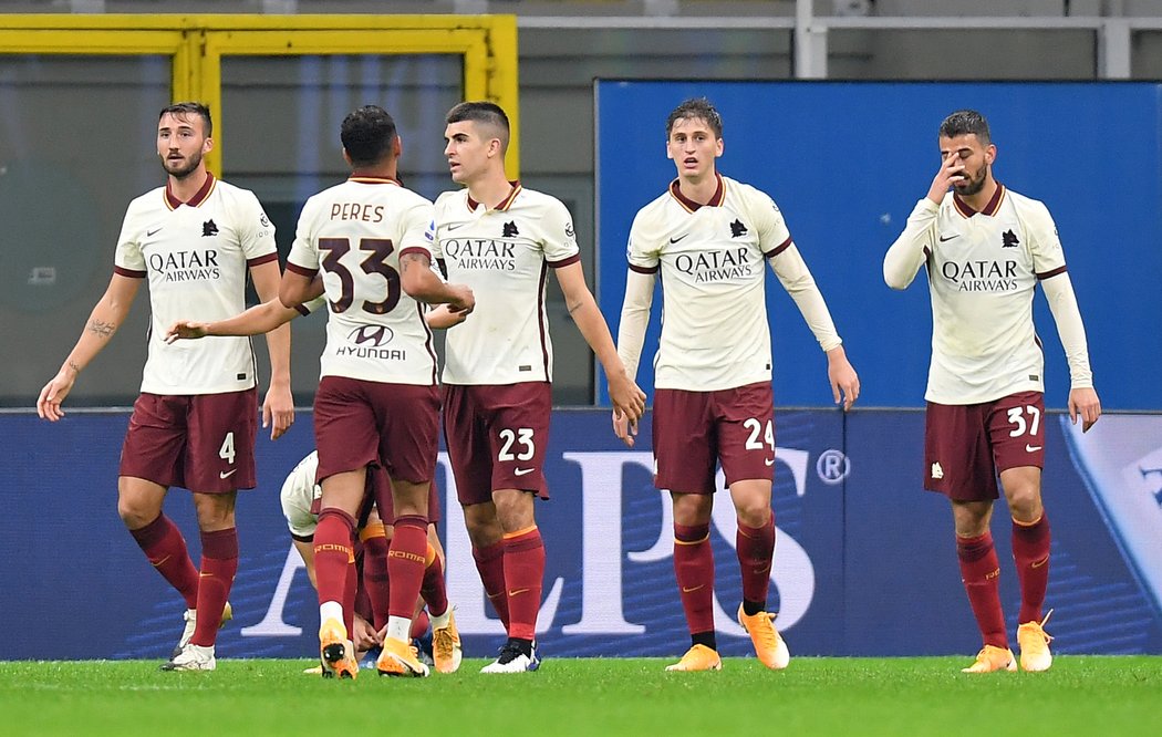 Hráči AS Řím v dramatickém duelu na půdě AC Milán nakonec remizovali