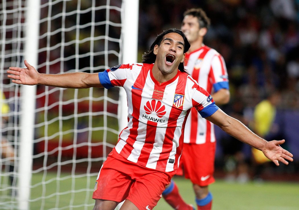 Dostali příděl, jaký dlouho nepamatují. Fotbalisty Chelsea v evropském Superpoháru vypráskalo Atlético Madrid 4:1. Třikrát pálil kolumbijský ostrostřelec Falcao (na snímku), Petr Čech neměl v brance &#34;blues&#34; při španělské exhibici žádný nárok.