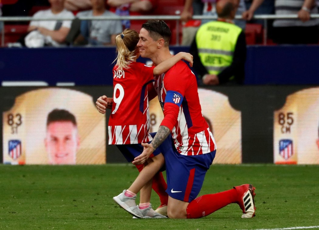 Fernando Torres se po utkání rozloučil s Atlétikem a nechyběla u toho ani jeho rodina