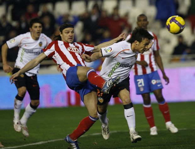 Tomáš Ujfaluši barvách Atlétika Madrid (vlevo). Tomáš Ujfaluši barvách Atlétika Madrid (vlevo).